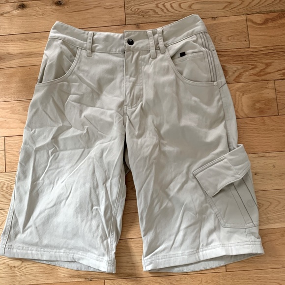 Lululemon cargo shorts size 30 - Picture 1 of 5